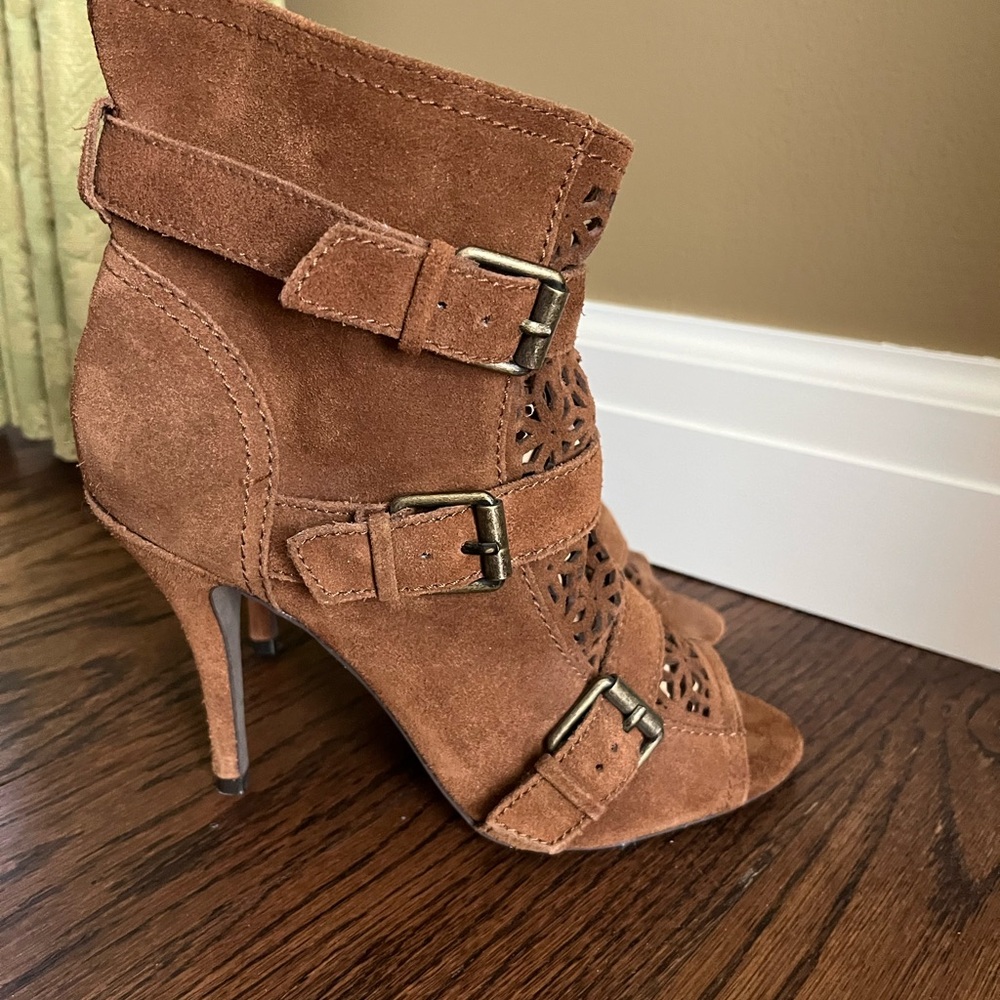 New Steve Madden Brown Suede Women's Peep-toe design Bootie.